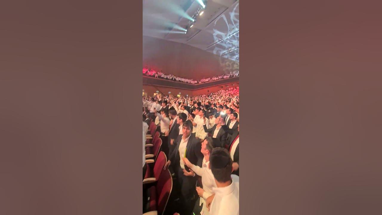 Yaccov Shwekey leading a Epic yeshiva concert on chol hamoed sukkos in Israel with Yoeli Dickman ๐ฎ๐ฑ Yaccov Shwekey leading a Epic yeshiva concert on chol hamoed sukkos in Israel with Yoeli Dickman ๐ฎ๐ฑ