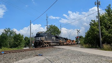 Five unit lashup w/ NS/BNSF/UP power leads NS 273 @ Millbury | 8/12/23 |