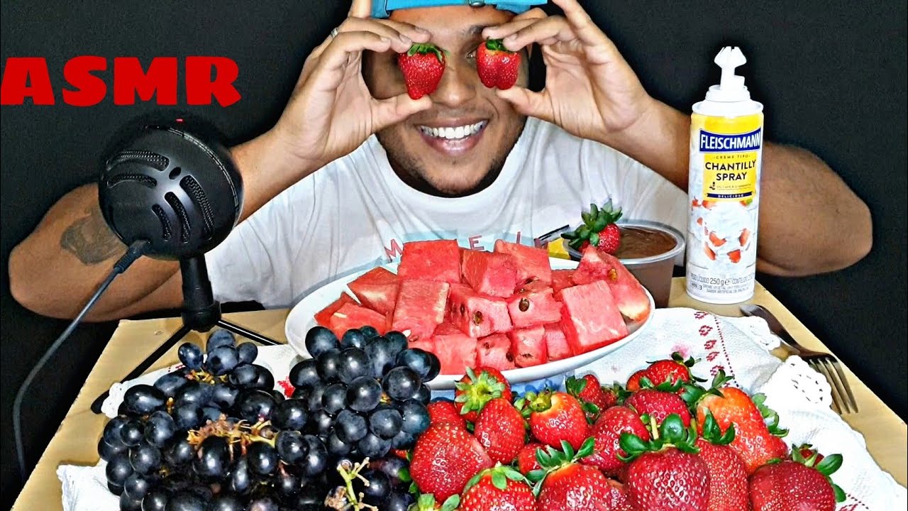 ASMR COMIDA - MORANGOS, UVAS, MELANCIA COM CHANTILLY E CHOCOLATE (MUKBANG) | ASMR FOOD - #LUCASASMR