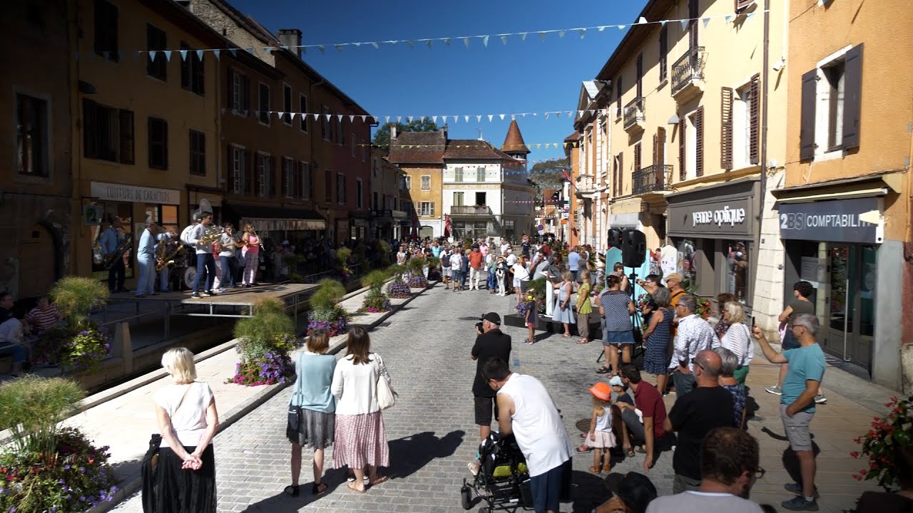 Yenne : Inauguration festive de la Place Charles-Dullin