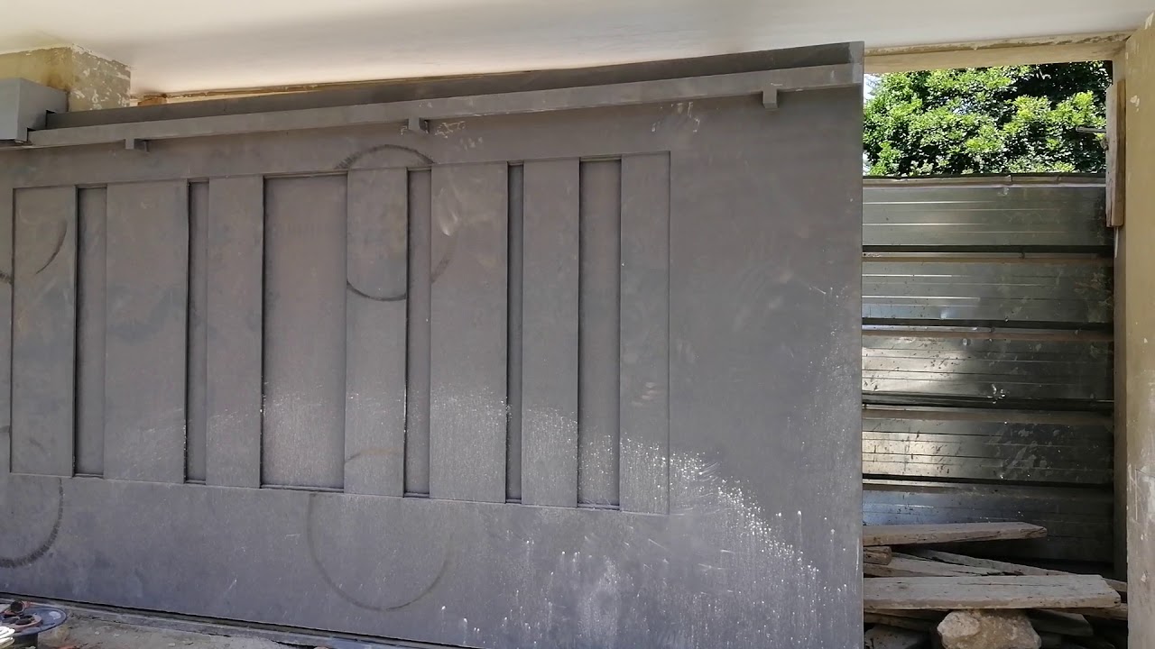 Fer forgé la porte de la maison voiture