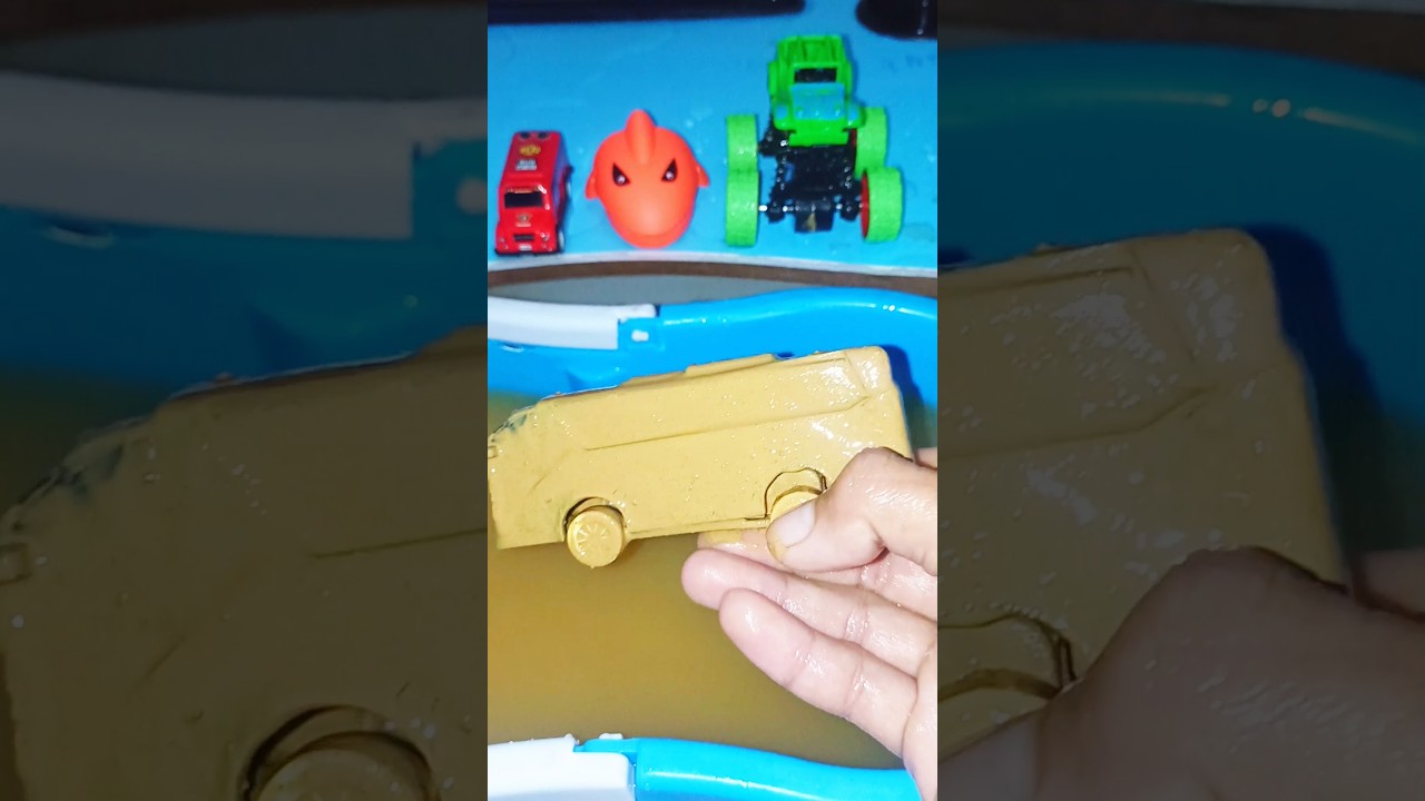 cleaning muddy toys bis telolet 🚍🚗🚙🚕