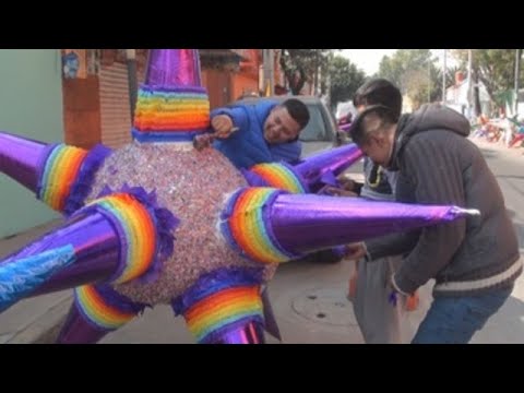 Vendedores de piñatas desean mantener la tradición de las posadas mexicanas