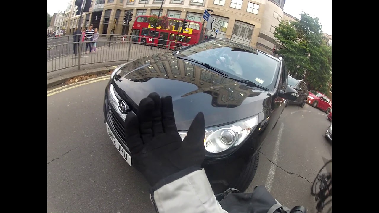 2018 09 12 Undertaking bike + car bumps leg