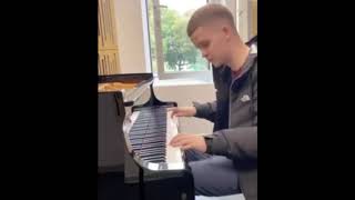 Celebrity *Extremely Talented* Pianist Plays Over A Hip Hop Beat| Prodigy?| Reddit Wealth