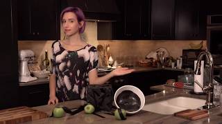 Cooking With Anastasia - Black Poison Apples (Caramel Candy Apples)