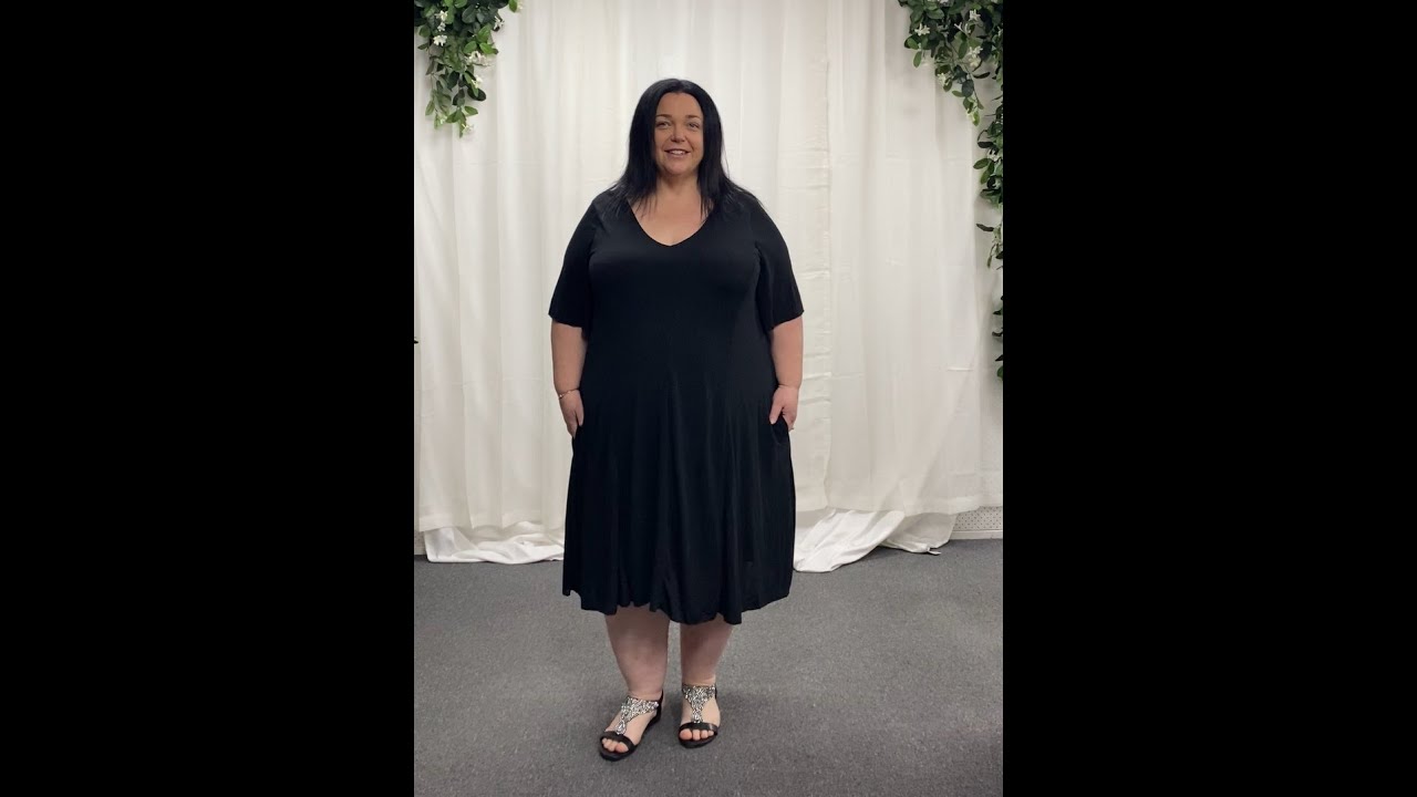 Black Swing Hem Sleeved Dress (CF51181A)