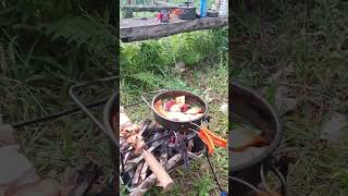 memasak dengan kayu bakar