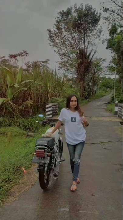 story wa terbaru gl 100 bersama cewek cantik model motor clasik
