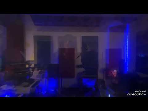 أبيوسف بوم من الأستوديو