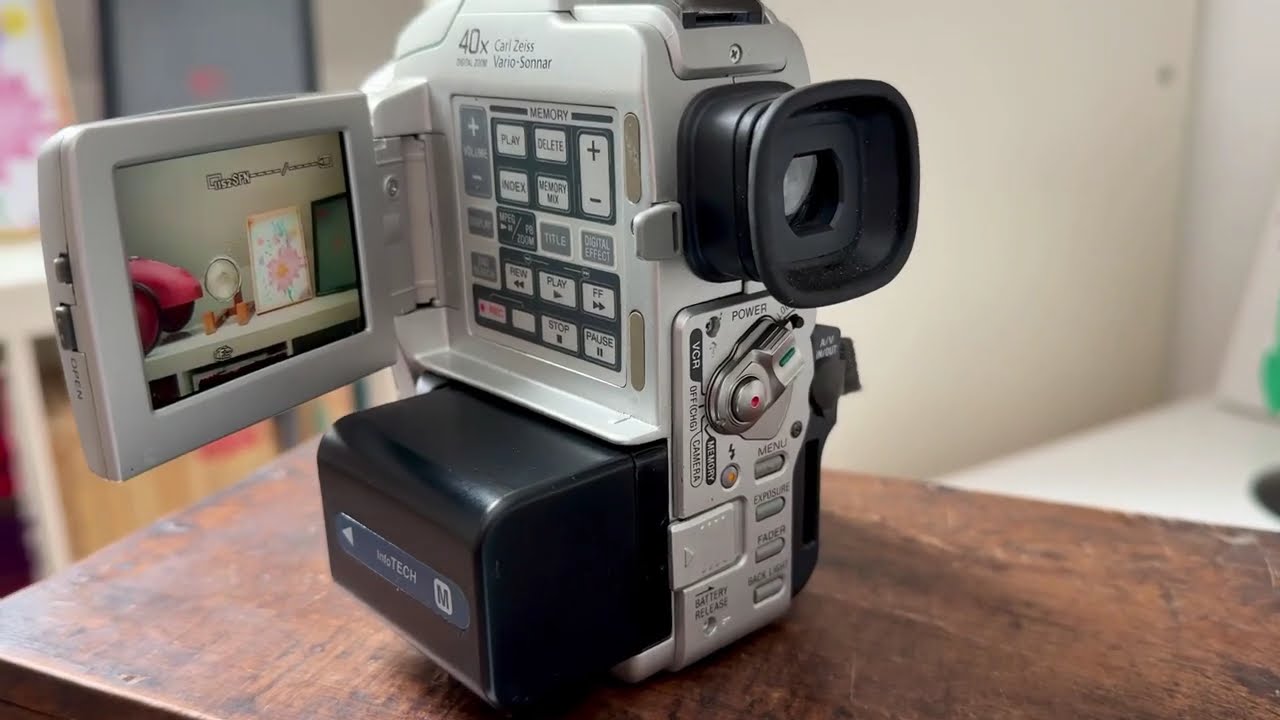 Sony Handycam DCR-PC110E MiniDV Camcorder Silver Tested Working