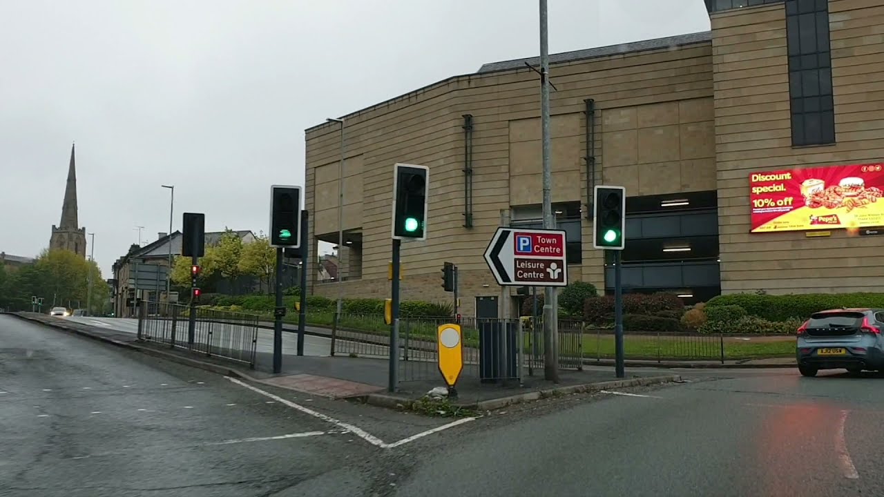 HUDDERSFIELD TOWN CENTRE-THE PEOPLE ARE GONE