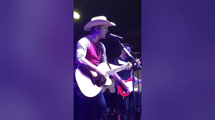 Dustin Lynch