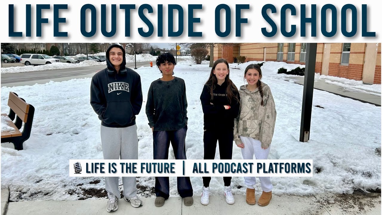 Вне школьных занятий: подростки обсуждают друзей, страх упустить что-то важное и свободу.