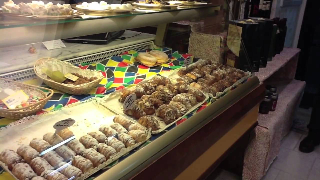 Monte Sant'Angelo, forno Taronna, non solo pane - YouTube