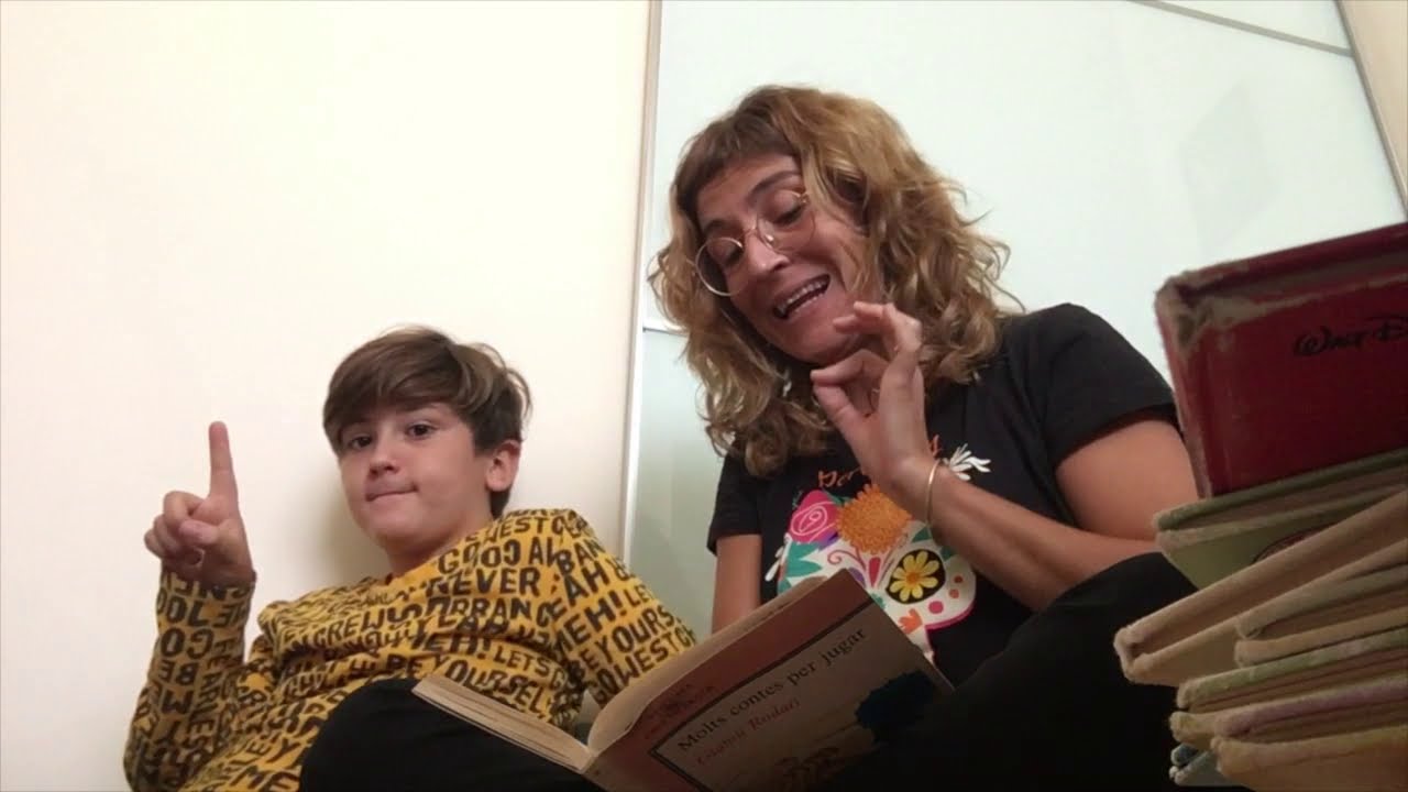 BIBLIOTECA DE SALOU: Molts (més) contes per jugar: tu acabes el conte -'Aquells pobres fantasmes'