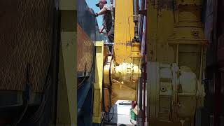 Achter de schermen bij de opbouw van een kermisattractie. De waarheid over het leven van een kermisexploitant. Momentsleutels. #kermis #fair