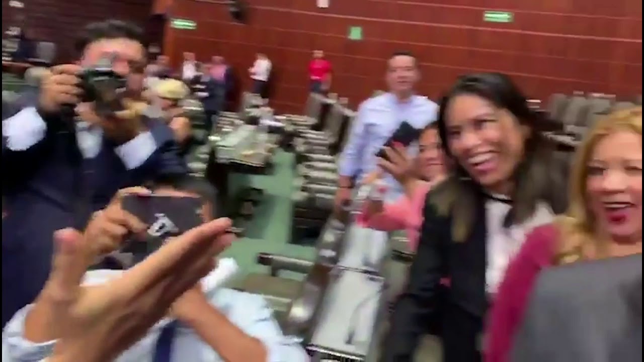 MARIO DELGADO LE DICE A MUÑOZ LEDO QUE ES EL BATMAN DE LA DEMOCRACIA censuration definition