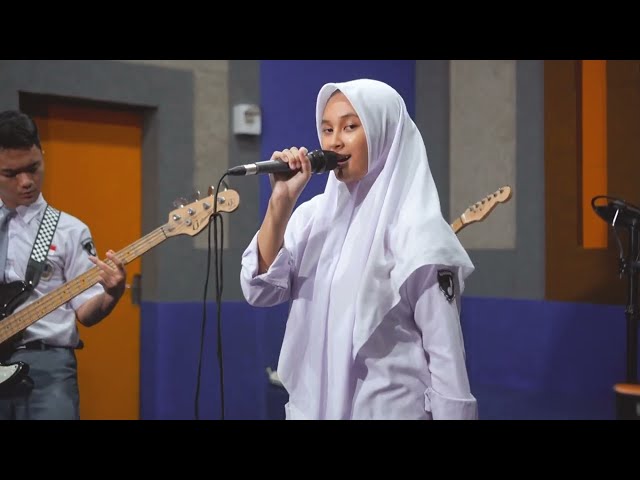 Bilang Saja - Agnes Monica (cover by Mansanity Band) class=