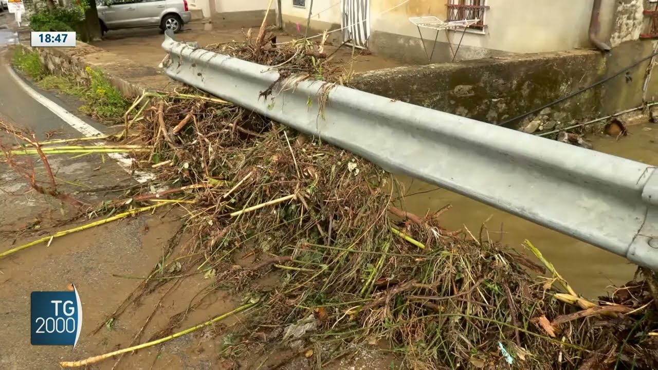 Maltempo in Toscana e allagamenti a Carrara