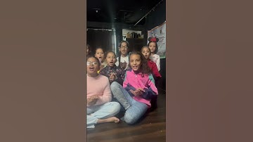 Kavitt padhant Waah Baccho