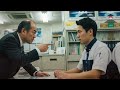 飲食店の店員が食中毒で倒れた老人団体客10名を救急処置して全員救命、店が衛生問題を隠蔽しようとして解雇、48時間後、赤いヴェルファイア80台が飲食チェーン全店舗前に集結する