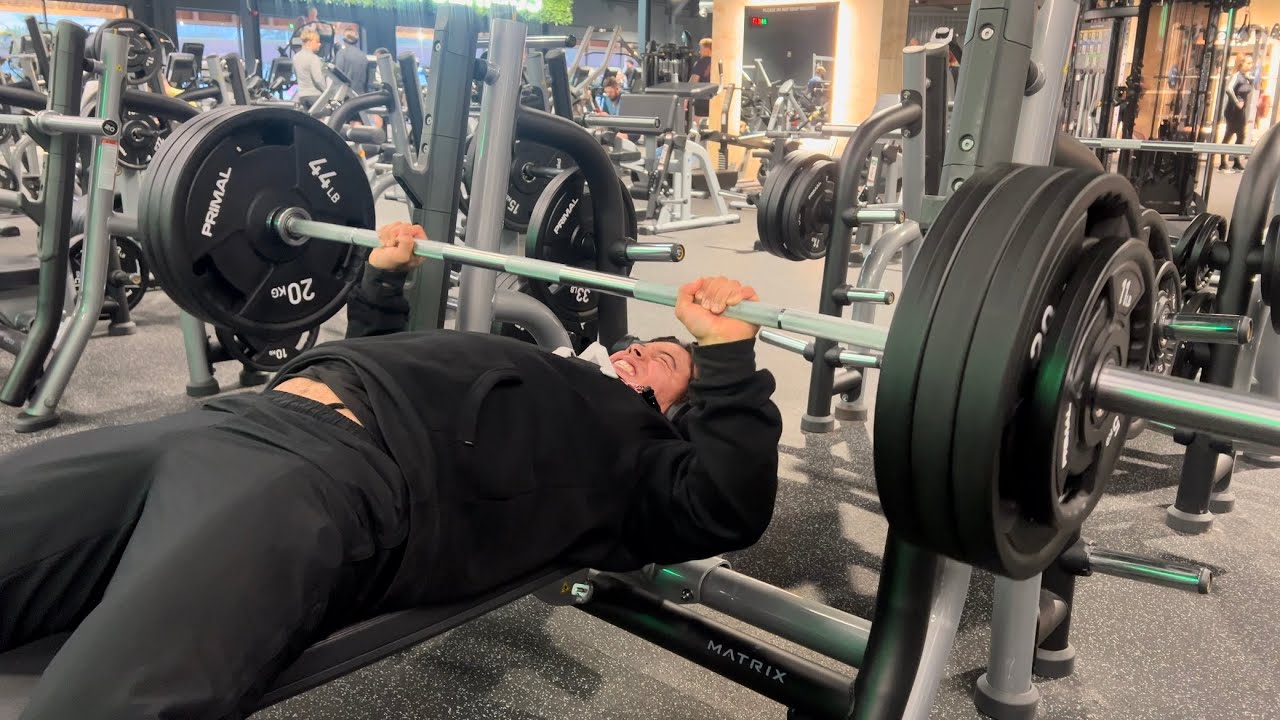 BENCH PR!! (AND BACK DAY) - YouTube