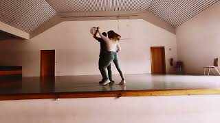 Lay low ( L/ P )– Line Dance / Partnerdance