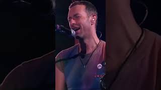 Coldplay Surprises Crowd With Selena Gomez 🤯😍 screenshot 1