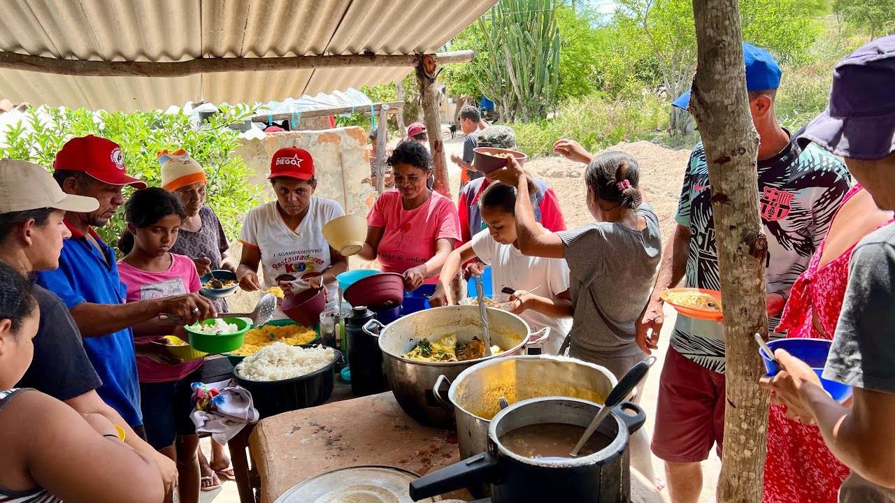 ALMOÇO NA ROÇA, COMUNIDADE SANHARÓ NA COZINHA DE LENHA DE “BIA”
