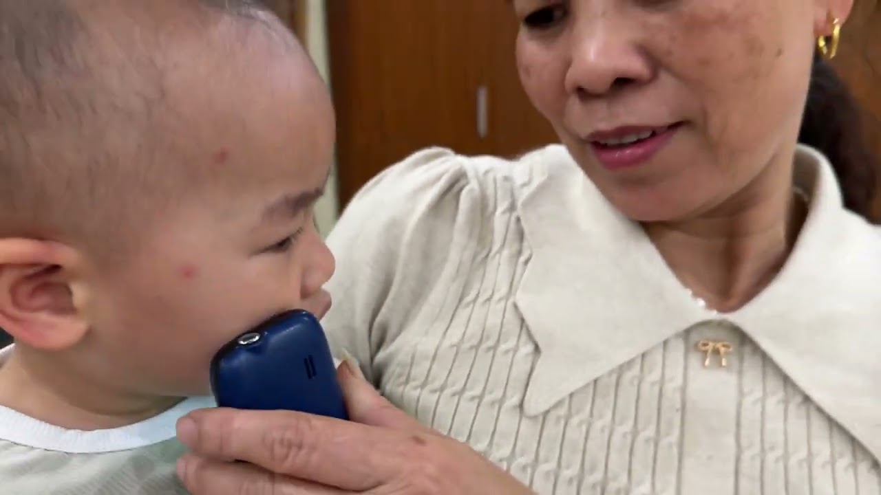 Bà Ngoại Sốt Ruột Lại Nghỉ Cty Để Lên Với Chị Sen