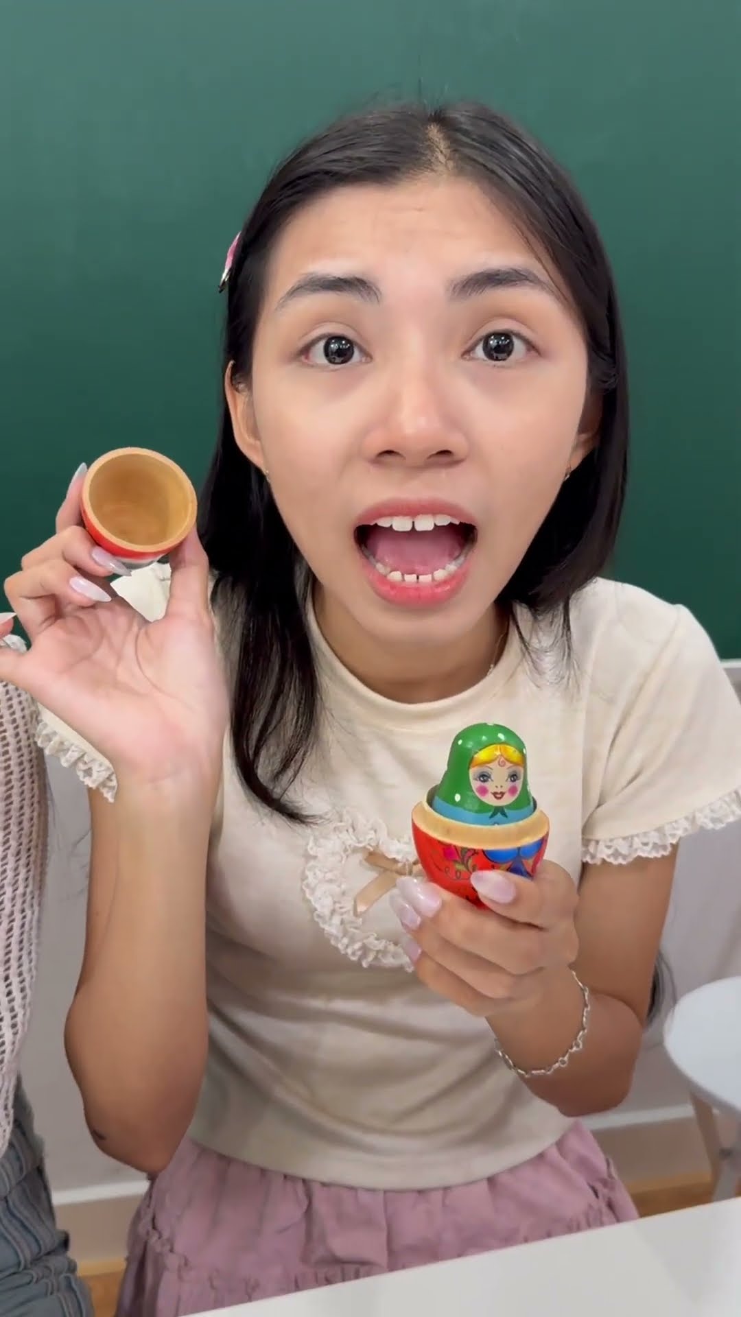 LNS - Quá bất ngờ bên trong búp bê Nga || Surprise inside the doll #shorts