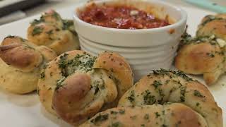 GARLIC KNOTS