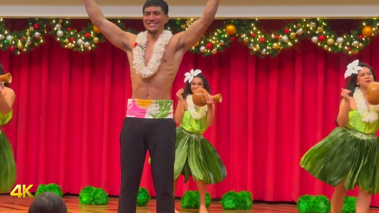 ❤️HOLIDAY performer BLEW the crowd away with his INCREDIBLE  Hula Show December 2025
