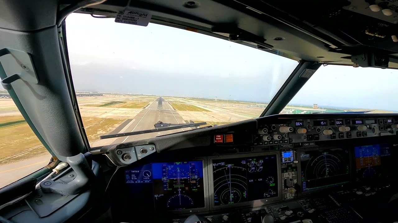 4K - Boeing 737 MAX lądowanie w Barcelonie