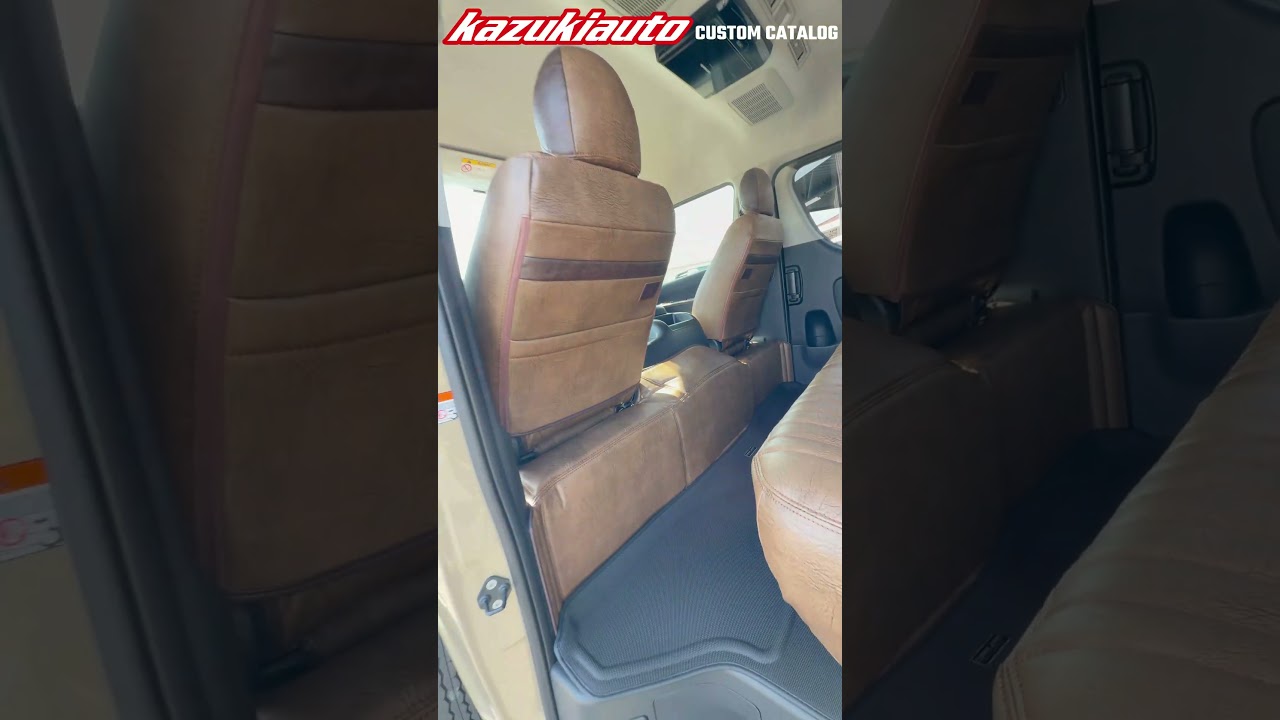 人気のアースカラーにマットブラックのアクセント。統一感ある車内で落ち着く空間を◎