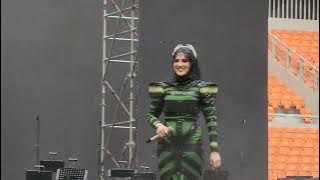 'Opening Pesta Rakyat Dewa 19' Mulan Jameela at Pesta Rakyat 30th JIS 2023