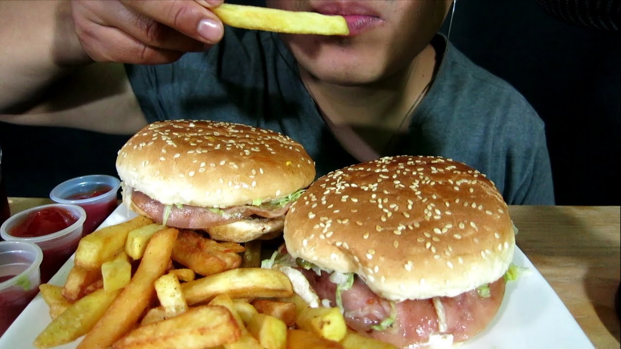 COMIENDO HAMBURGUESAS Y PAPAS FRITAS | ASMR | MR. MYKE 🍔🍔🍟