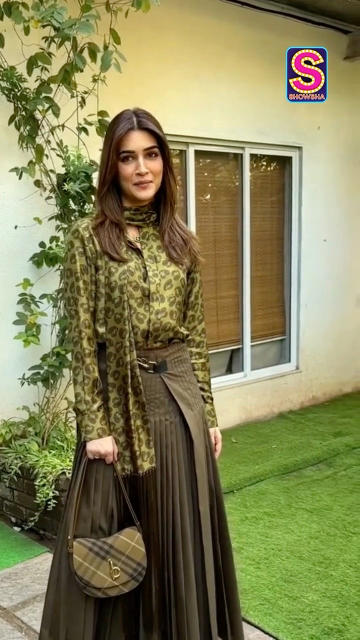 It’s Chic Season For The Param Sundari Kriti Sanon | Kriti Sanon | Bollywood Actress | N18S