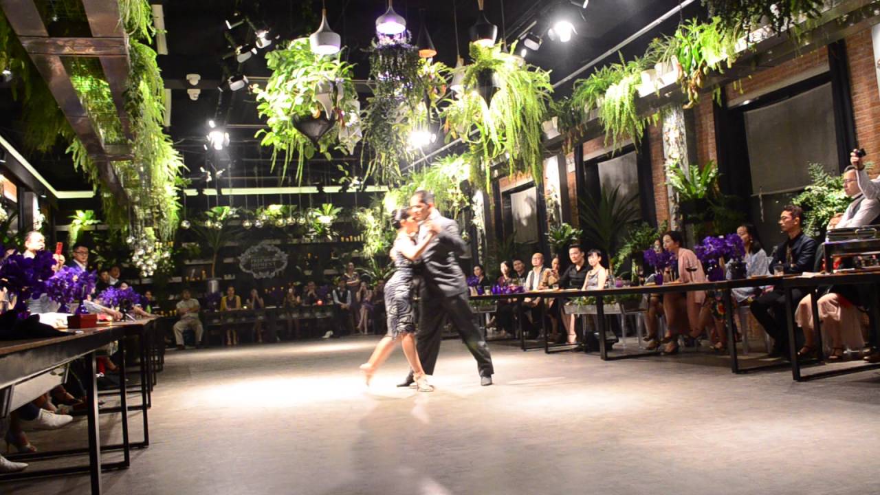 Frank Obregon y Jenny Gil bailan Ilusión Azul en Beijing - China