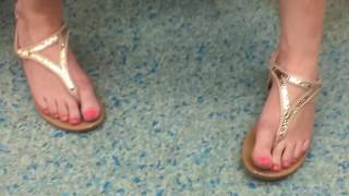 Ножки в метро