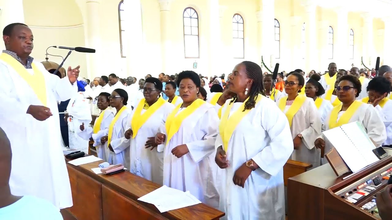 MTU AKINITUMIKIA NA ANIFUATE -KWAYA YA MT CECILIA PAROKIA YA MT PAULO WA MSALABA