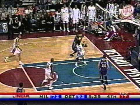 Desmond Mason Dunks over Ben Wallace
