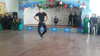 Turkmen oglanlary - Break dance+Lezginko+ akrobatika.... cykysh. Resimi