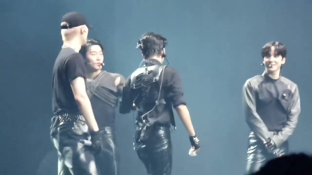 ATEEZ doing Cyberpunk dance (San part) @ATEEZofficial BREAK THE WALL TOUR 230218 in Brussels