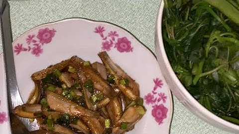 Bữa Cơm Đạm Bạc Cá Kho Tiêu Với Rau Luộc 