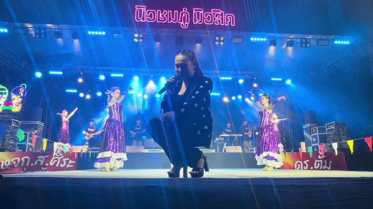 บรรยากาศการแสดงก่อนไรอัลแสดง2.3.69