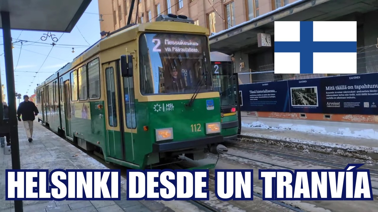 HERMOSA VISTAS DEL CENTRO DE HELSINKI EN VIAJE POR EL TRANVÍA