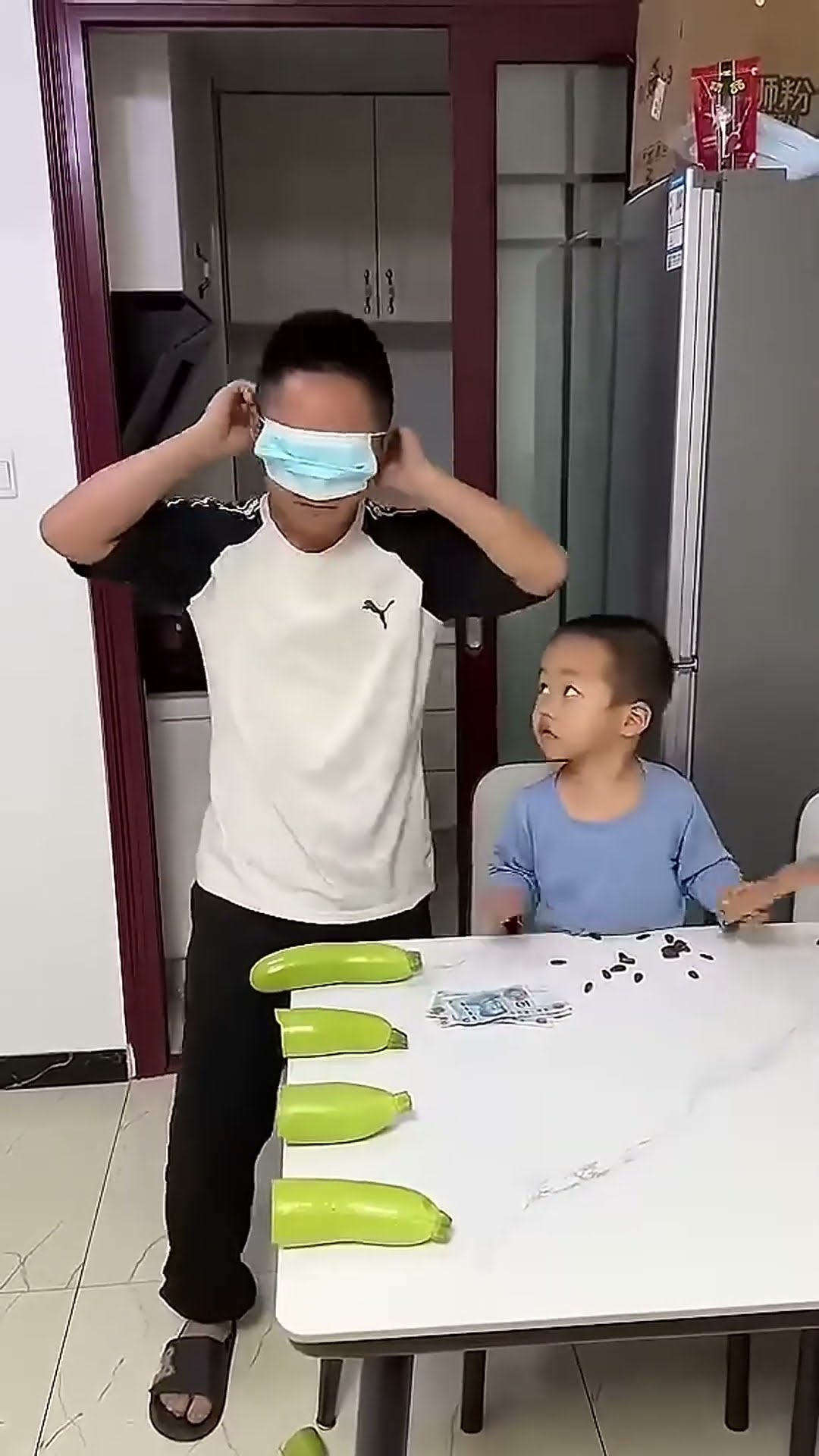 砍多少赢多少私房钱！到最后一个怎么就砍不断呢！#Cute baby#Cute#呆萌小米宝#聪明宝宝#萌娃
