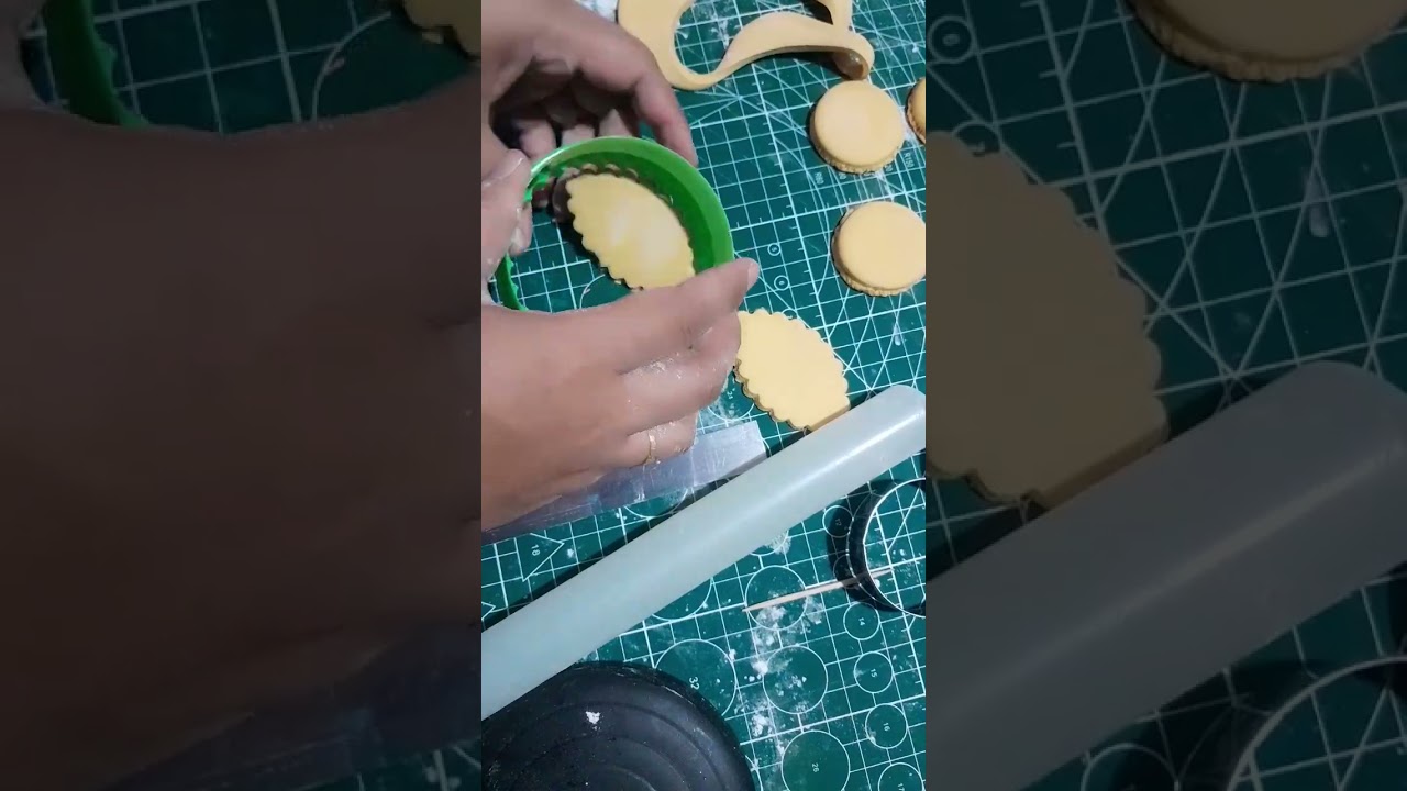 Fondant leaves with out mold